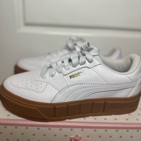 NWOB Puma White Platform Sneakers - Picture 6 of 6